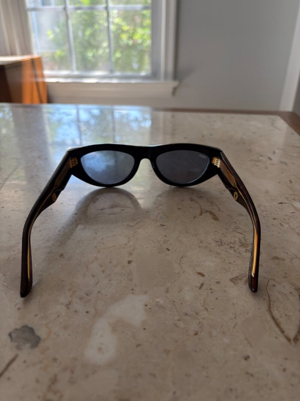 Vada Tokio Sunglasses in dark tortoiseshell and 18k gold - Picture 2 of 9